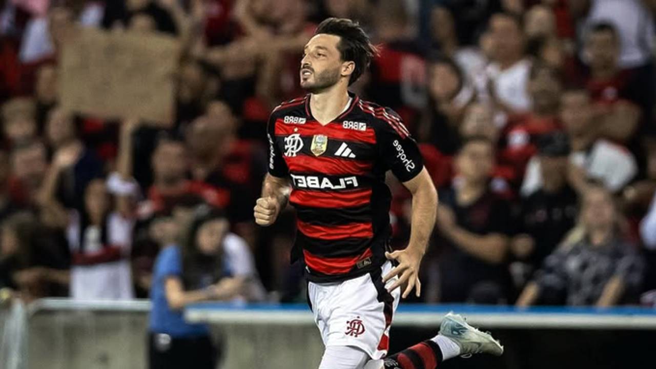 Matías Viña volvió a jugar tras su lesión